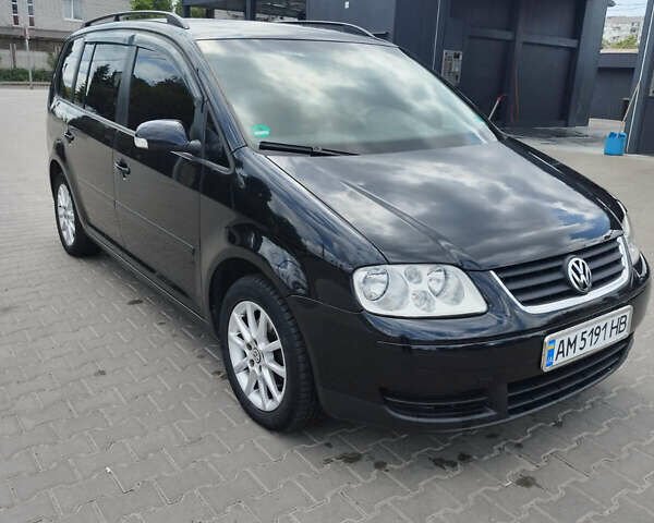 Черный Фольксваген Туран, объемом двигателя 1.9 л и пробегом 217 тыс. км за 7700 $, фото 1 на Automoto.ua