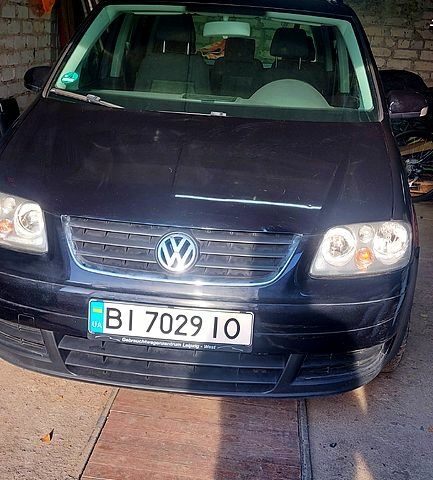 Черный Фольксваген Туран, объемом двигателя 1.6 л и пробегом 234 тыс. км за 6000 $, фото 1 на Automoto.ua