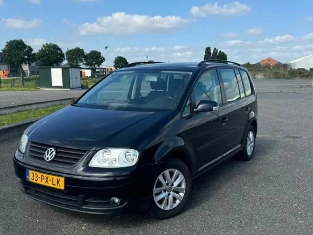 Чорний Фольксваген Туран, об'ємом двигуна 2 л та пробігом 249 тис. км за 2180 $, фото 1 на Automoto.ua