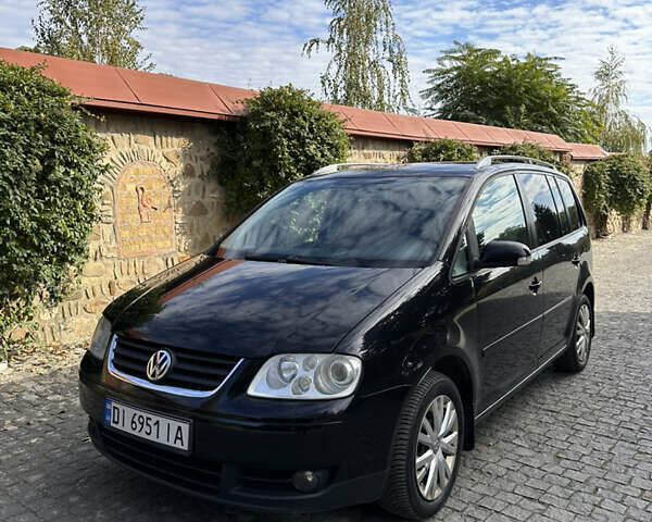 Черный Фольксваген Туран, объемом двигателя 2 л и пробегом 281 тыс. км за 5199 $, фото 1 на Automoto.ua