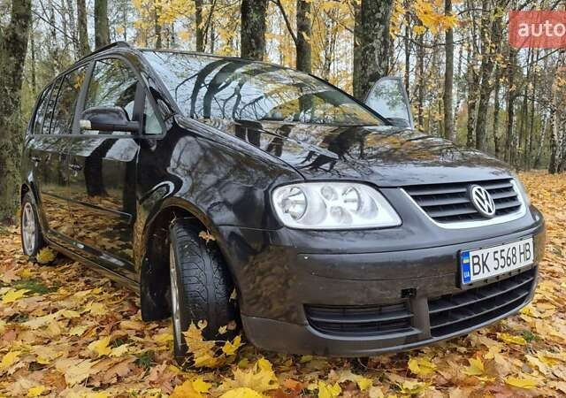 Черный Фольксваген Туран, объемом двигателя 1.39 л и пробегом 278 тыс. км за 5200 $, фото 1 на Automoto.ua