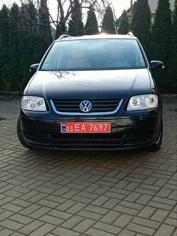 Черный Фольксваген Туран, объемом двигателя 1.6 л и пробегом 240 тыс. км за 5700 $, фото 1 на Automoto.ua