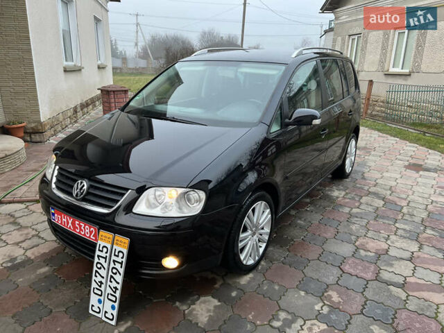 Черный Фольксваген Туран, объемом двигателя 1.6 л и пробегом 246 тыс. км за 5999 $, фото 1 на Automoto.ua