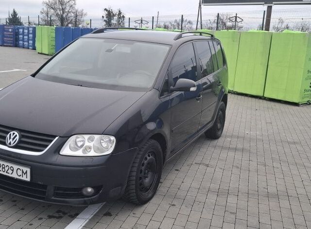 Черный Фольксваген Туран, объемом двигателя 2 л и пробегом 485 тыс. км за 4550 $, фото 1 на Automoto.ua