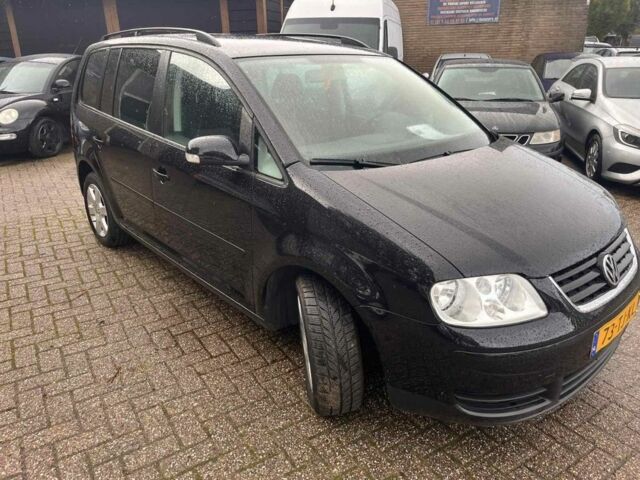 Черный Фольксваген Туран, объемом двигателя 1.6 л и пробегом 280 тыс. км за 6500 $, фото 1 на Automoto.ua