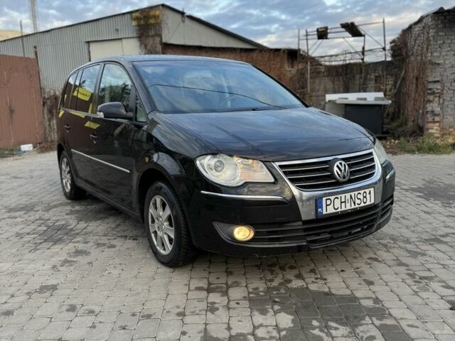 Черный Фольксваген Туран, объемом двигателя 2 л и пробегом 300 тыс. км за 3300 $, фото 1 на Automoto.ua