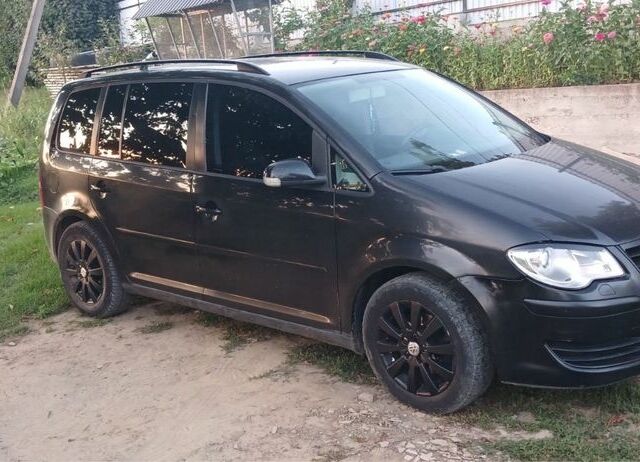 Черный Фольксваген Туран, объемом двигателя 1.9 л и пробегом 311 тыс. км за 5400 $, фото 1 на Automoto.ua