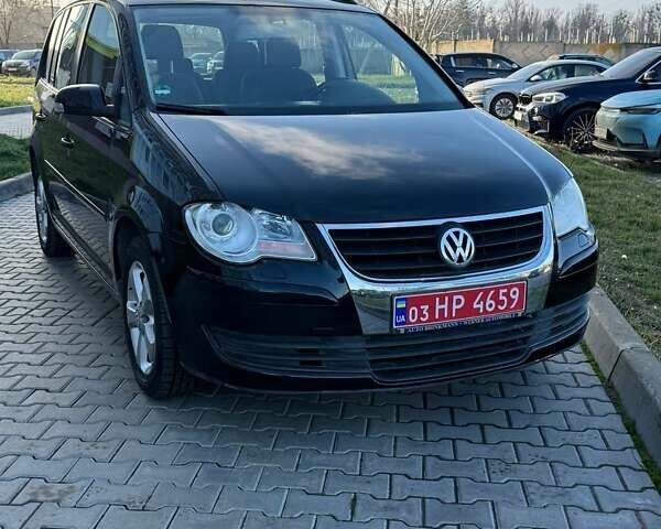 Чорний Фольксваген Туран, об'ємом двигуна 1.6 л та пробігом 178 тис. км за 7950 $, фото 1 на Automoto.ua