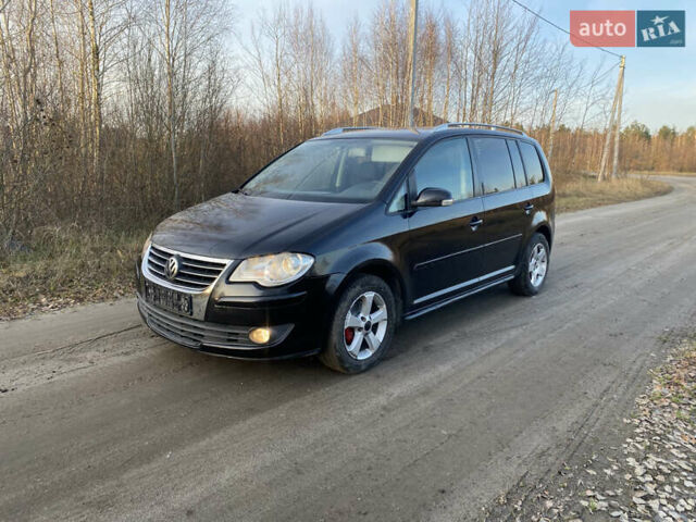 Черный Фольксваген Туран, объемом двигателя 1.9 л и пробегом 367 тыс. км за 3400 $, фото 1 на Automoto.ua