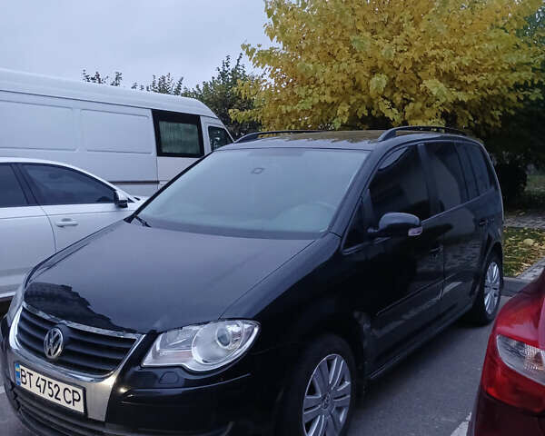 Черный Фольксваген Туран, объемом двигателя 1.97 л и пробегом 163 тыс. км за 7800 $, фото 1 на Automoto.ua