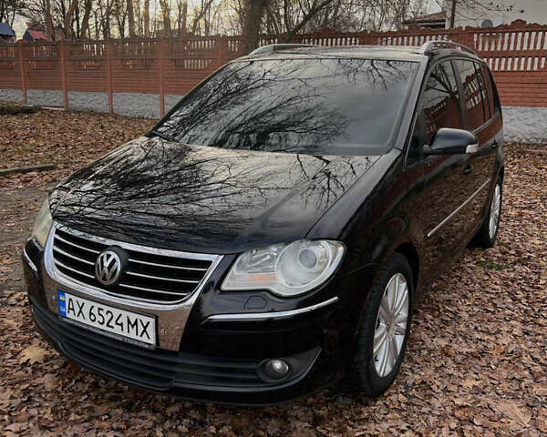 Черный Фольксваген Туран, объемом двигателя 2 л и пробегом 263 тыс. км за 8700 $, фото 1 на Automoto.ua
