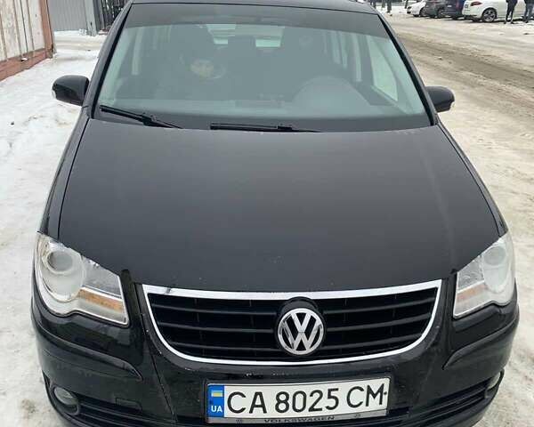 Черный Фольксваген Туран, объемом двигателя 1.9 л и пробегом 234 тыс. км за 8650 $, фото 1 на Automoto.ua