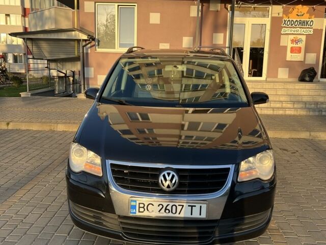 Черный Фольксваген Туран, объемом двигателя 1.4 л и пробегом 271 тыс. км за 5000 $, фото 1 на Automoto.ua