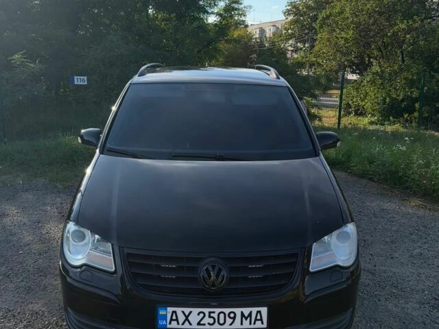 Черный Фольксваген Туран, объемом двигателя 1.4 л и пробегом 242 тыс. км за 7000 $, фото 1 на Automoto.ua