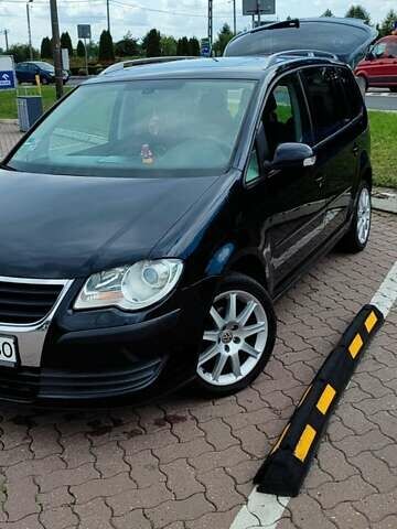 Чорний Фольксваген Туран, об'ємом двигуна 1.97 л та пробігом 318 тис. км за 5700 $, фото 1 на Automoto.ua