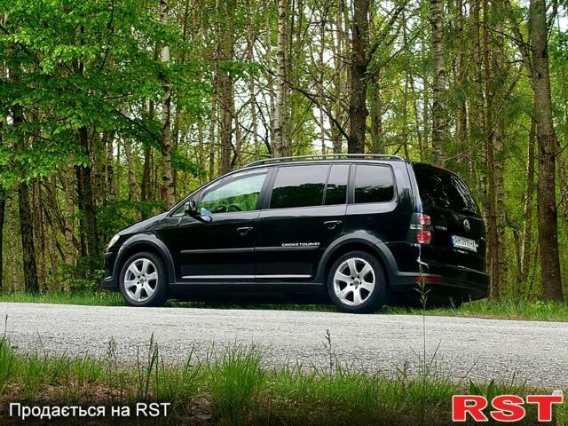 Чорний Фольксваген Туран, об'ємом двигуна 2 л та пробігом 240 тис. км за 7700 $, фото 1 на Automoto.ua