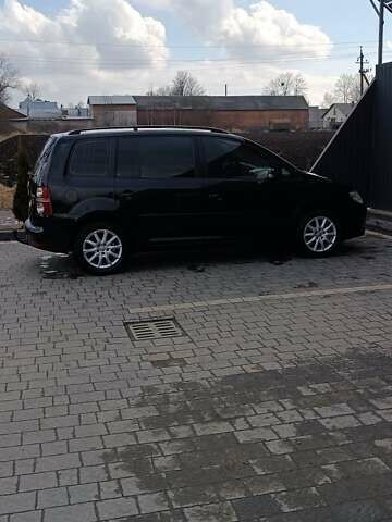 Черный Фольксваген Туран, объемом двигателя 2 л и пробегом 249 тыс. км за 8400 $, фото 1 на Automoto.ua