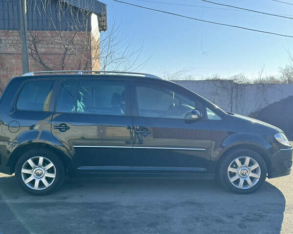 Черный Фольксваген Туран, объемом двигателя 1.4 л и пробегом 217 тыс. км за 8300 $, фото 1 на Automoto.ua
