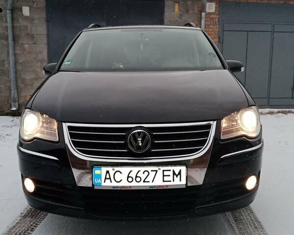 Черный Фольксваген Туран, объемом двигателя 2 л и пробегом 263 тыс. км за 8300 $, фото 1 на Automoto.ua