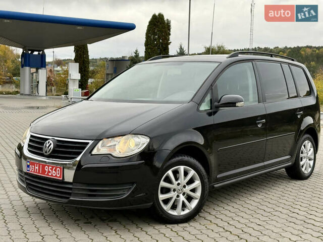 Черный Фольксваген Туран, объемом двигателя 1.6 л и пробегом 200 тыс. км за 7700 $, фото 1 на Automoto.ua