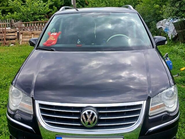 Черный Фольксваген Туран, объемом двигателя 1.4 л и пробегом 240 тыс. км за 6500 $, фото 1 на Automoto.ua