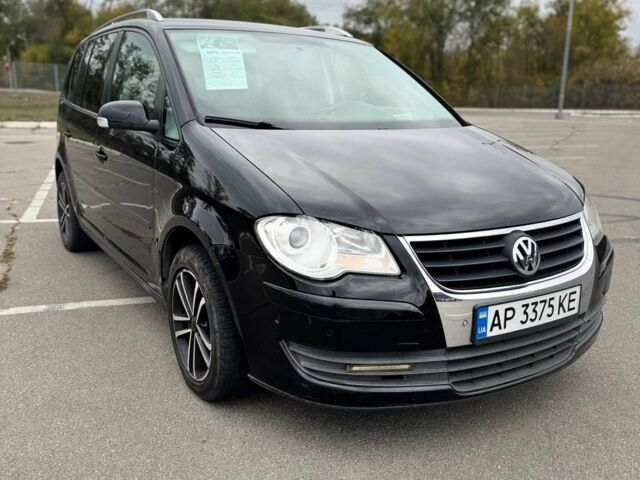 Черный Фольксваген Туран, объемом двигателя 1.4 л и пробегом 211 тыс. км за 7100 $, фото 1 на Automoto.ua