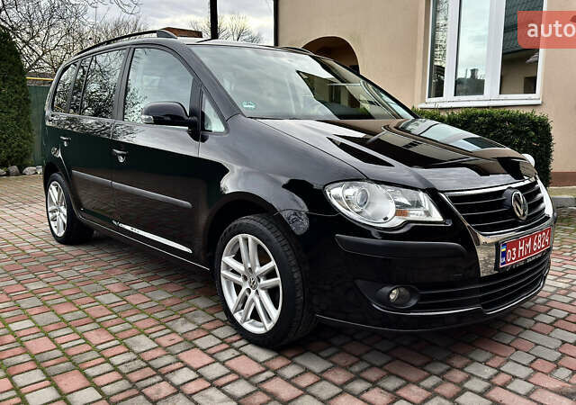 Черный Фольксваген Туран, объемом двигателя 1.6 л и пробегом 176 тыс. км за 8198 $, фото 1 на Automoto.ua
