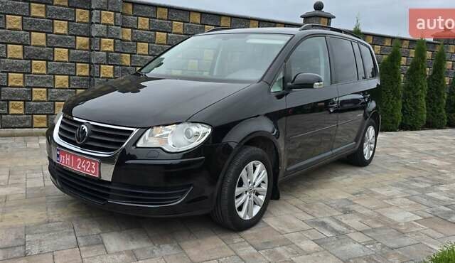 Чорний Фольксваген Туран, об'ємом двигуна 1.6 л та пробігом 242 тис. км за 6700 $, фото 1 на Automoto.ua