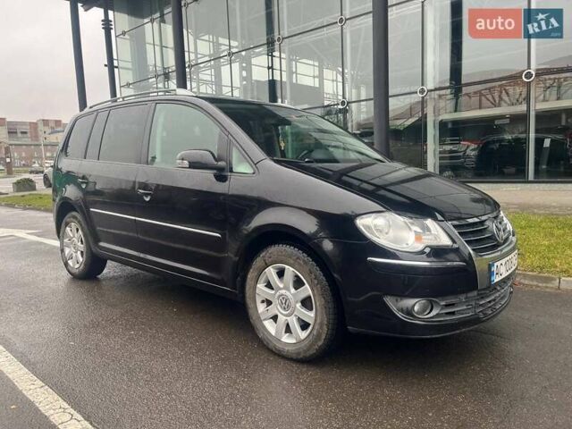Черный Фольксваген Туран, объемом двигателя 2 л и пробегом 208 тыс. км за 7771 $, фото 1 на Automoto.ua