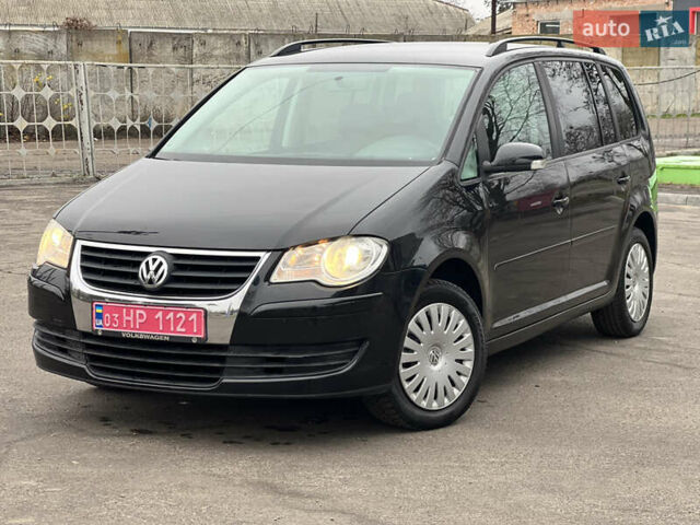 Черный Фольксваген Туран, объемом двигателя 1.6 л и пробегом 193 тыс. км за 7799 $, фото 1 на Automoto.ua
