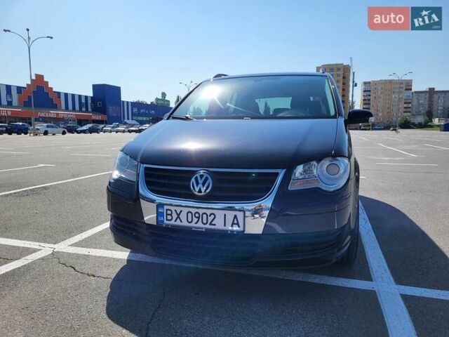 Чорний Фольксваген Туран, об'ємом двигуна 1.6 л та пробігом 235 тис. км за 8100 $, фото 1 на Automoto.ua