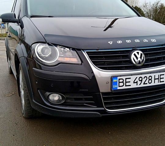 Черный Фольксваген Туран, объемом двигателя 1.4 л и пробегом 225 тыс. км за 8100 $, фото 1 на Automoto.ua