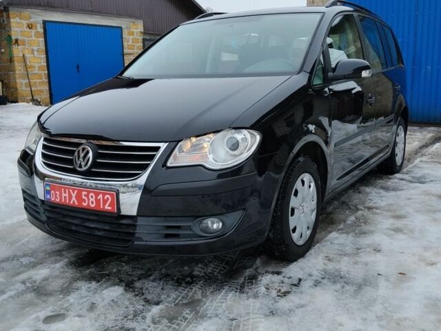 Черный Фольксваген Туран, объемом двигателя 0 л и пробегом 184 тыс. км за 7200 $, фото 1 на Automoto.ua