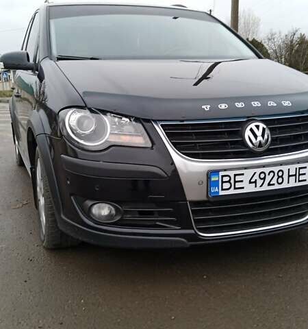 Черный Фольксваген Туран, объемом двигателя 1.4 л и пробегом 225 тыс. км за 8100 $, фото 1 на Automoto.ua