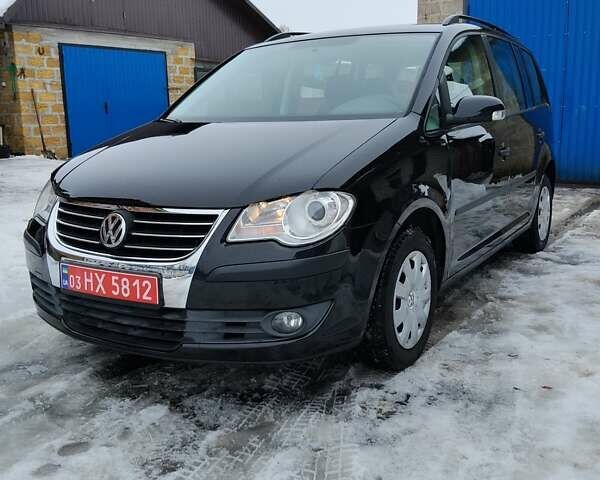 Черный Фольксваген Туран, объемом двигателя 1.6 л и пробегом 184 тыс. км за 7200 $, фото 1 на Automoto.ua