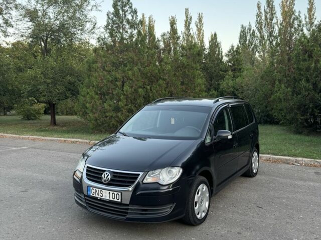 Чорний Фольксваген Туран, об'ємом двигуна 1.9 л та пробігом 250 тис. км за 3400 $, фото 1 на Automoto.ua