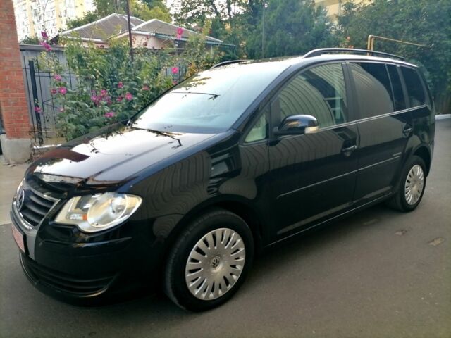 Чорний Фольксваген Туран, об'ємом двигуна 0 л та пробігом 194 тис. км за 6600 $, фото 1 на Automoto.ua