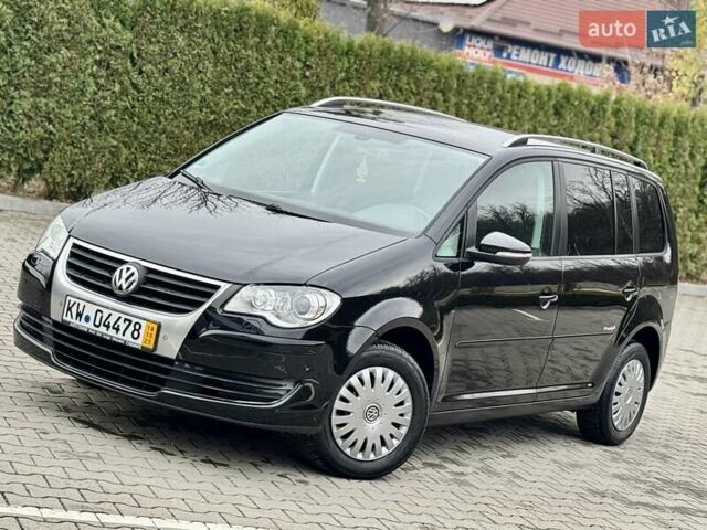 Чорний Фольксваген Туран, об'ємом двигуна 1.6 л та пробігом 147 тис. км за 8400 $, фото 1 на Automoto.ua