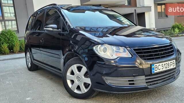 Черный Фольксваген Туран, объемом двигателя 1.97 л и пробегом 248 тыс. км за 8300 $, фото 1 на Automoto.ua