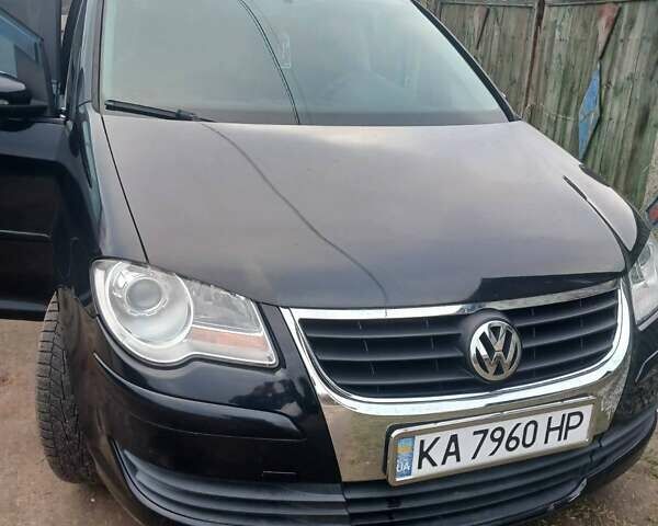 Чорний Фольксваген Туран, об'ємом двигуна 1.6 л та пробігом 250 тис. км за 7500 $, фото 1 на Automoto.ua