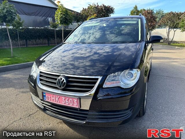Черный Фольксваген Туран, объемом двигателя 1.6 л и пробегом 224 тыс. км за 8550 $, фото 1 на Automoto.ua