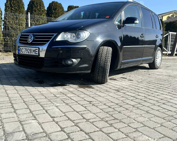 Черный Фольксваген Туран, объемом двигателя 2 л и пробегом 255 тыс. км за 8895 $, фото 1 на Automoto.ua