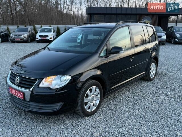 Черный Фольксваген Туран, объемом двигателя 1.6 л и пробегом 252 тыс. км за 7999 $, фото 1 на Automoto.ua