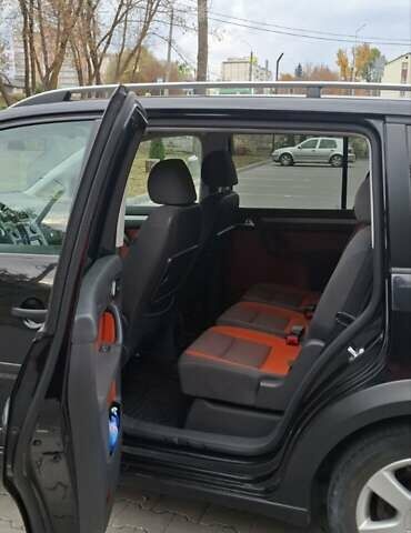 Чорний Фольксваген Туран, об'ємом двигуна 1.98 л та пробігом 245 тис. км за 10500 $, фото 1 на Automoto.ua