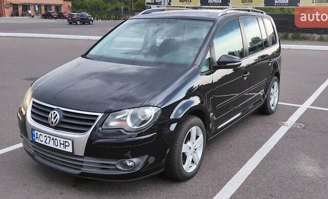 Черный Фольксваген Туран, объемом двигателя 1.39 л и пробегом 195 тыс. км за 8300 $, фото 1 на Automoto.ua