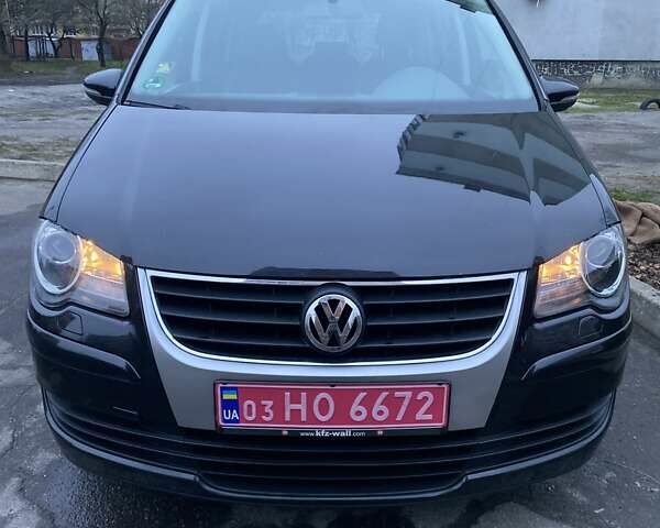 Чорний Фольксваген Туран, об'ємом двигуна 2 л та пробігом 207 тис. км за 8700 $, фото 1 на Automoto.ua