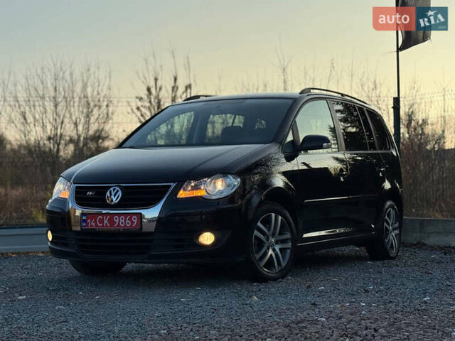 Черный Фольксваген Туран, объемом двигателя 1.6 л и пробегом 215 тыс. км за 7890 $, фото 1 на Automoto.ua