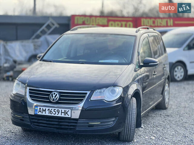 Черный Фольксваген Туран, объемом двигателя 1.4 л и пробегом 290 тыс. км за 6900 $, фото 1 на Automoto.ua