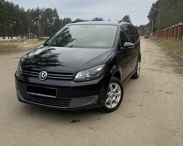 Черный Фольксваген Туран, объемом двигателя 1.97 л и пробегом 269 тыс. км за 11000 $, фото 1 на Automoto.ua