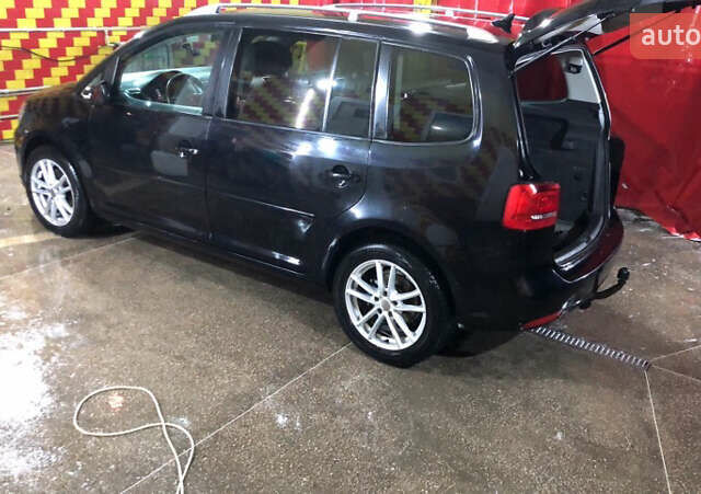 Черный Фольксваген Туран, объемом двигателя 1.97 л и пробегом 320 тыс. км за 8700 $, фото 1 на Automoto.ua